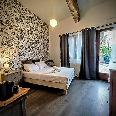 Le Clos Des Roses Bed & Breakfast *