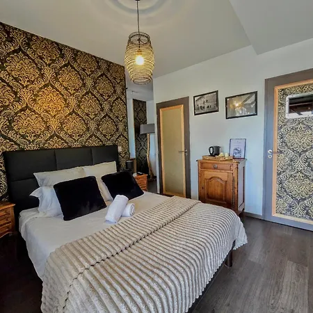 Le Clos Des Roses Bed & Breakfast *