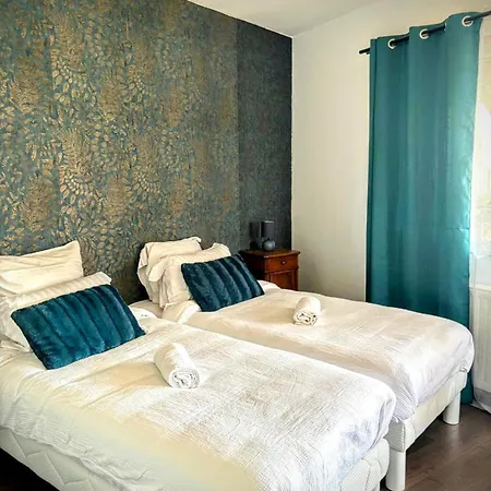 Le Clos Des Roses - D'hotes Bed & Breakfast Perouges