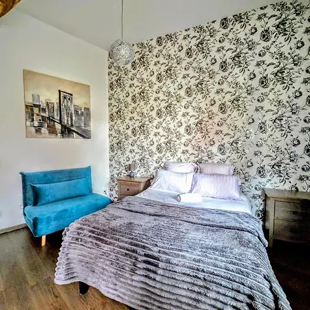 Le Clos Des Roses Bed & Breakfast Pérouges